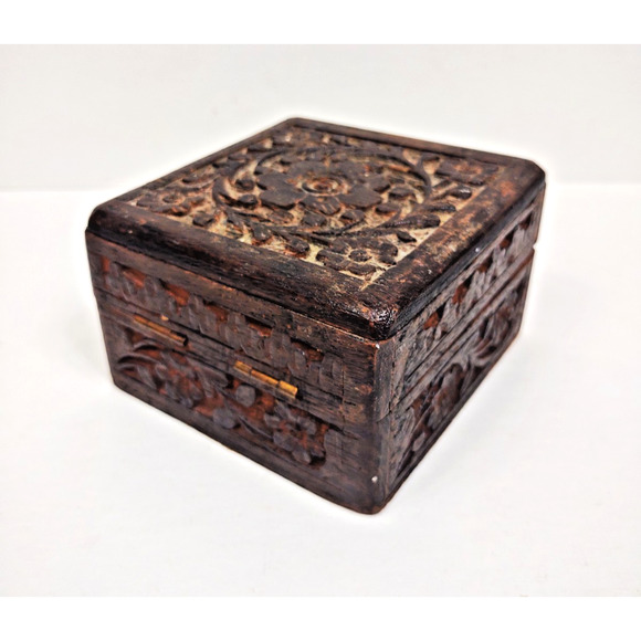 Vintage Handmade Carved Wooden Tobacco Jewelry Keepsake Box With Brass Hinges - Picture 5 of 9